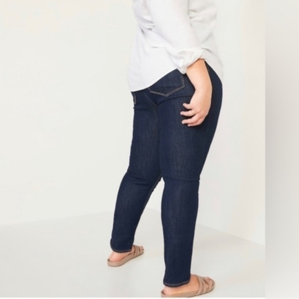 Plus Size Old Navy Mid Rise "Wow" Adjustable Waist Jeans. Size 28 Long.